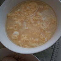 饿的实在受不了了，自己起来做饭，我这一个月子静为吃的较劲了，每次生气是为了吃，每次吵架是为了吃，...