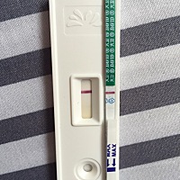 30号末次月经，排卵日15号！13号、15号同房了！今天25号测了有意念灰，求加深