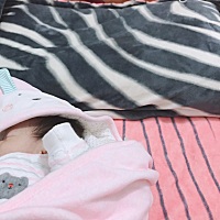 刚满月几天，现在白天都没怎么睡，爱哭，吃奶也哭，睡不好，睡一会就使劲，肚子老是咕噜咕噜的，一使劲...