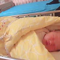 2月22日下午16:15分刨下女宝一枚，痛了一天一夜，才开三指，后人工破羊水，说羊水三级混，顺转刨实...