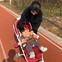 八个月零十一天了，最近老是爱使劲眨眼睛～有没有遇到过这样的情况？怎么回事？家里人都没有爱眨眼睛的...