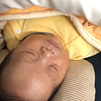 宝宝出生7.1斤，现在23天就十斤了，才23天就长了这么多，会不会大的太快了，抱得手酸，宝妈们你们的宝宝...