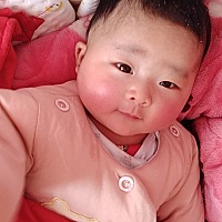 宝宝80多天了 这几天晚上会莫名的大哭 哭到脸发红 这是怎么了 好担心