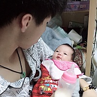 二胎相隔二十年，小心肝有个大哥哥疼爱，还有个超级奶爸，图一是哥哥，图二是爸爸