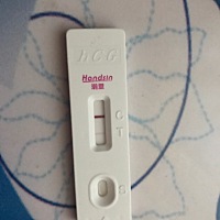 姐妹们帮忙看一下,这刚刚测的，不知是否怀了？姨妈推迟三天