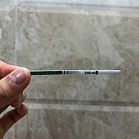 比之前要明显一点点了，月经已经推迟两天了。还没去医院抽血