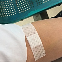 去医院到抽完血，一共就半个小时不到，医院就在公司旁边，跟老公说了一声就过去了，从小到大最怕针，真...