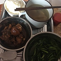 一胎坐月子吃了一个月菠菜，二胎刚出院第一餐又是菠菜