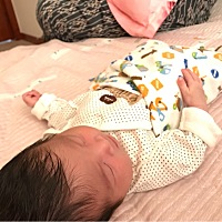 宝宝10天，现在每次得吃70到80毫升是不是吃太多了？？害怕吃坏