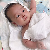 两个多月了，时间是按到了快进键吧，我明明还在每天散步焦虑的等着你出来，现在你就已经会回应我跟我玩...