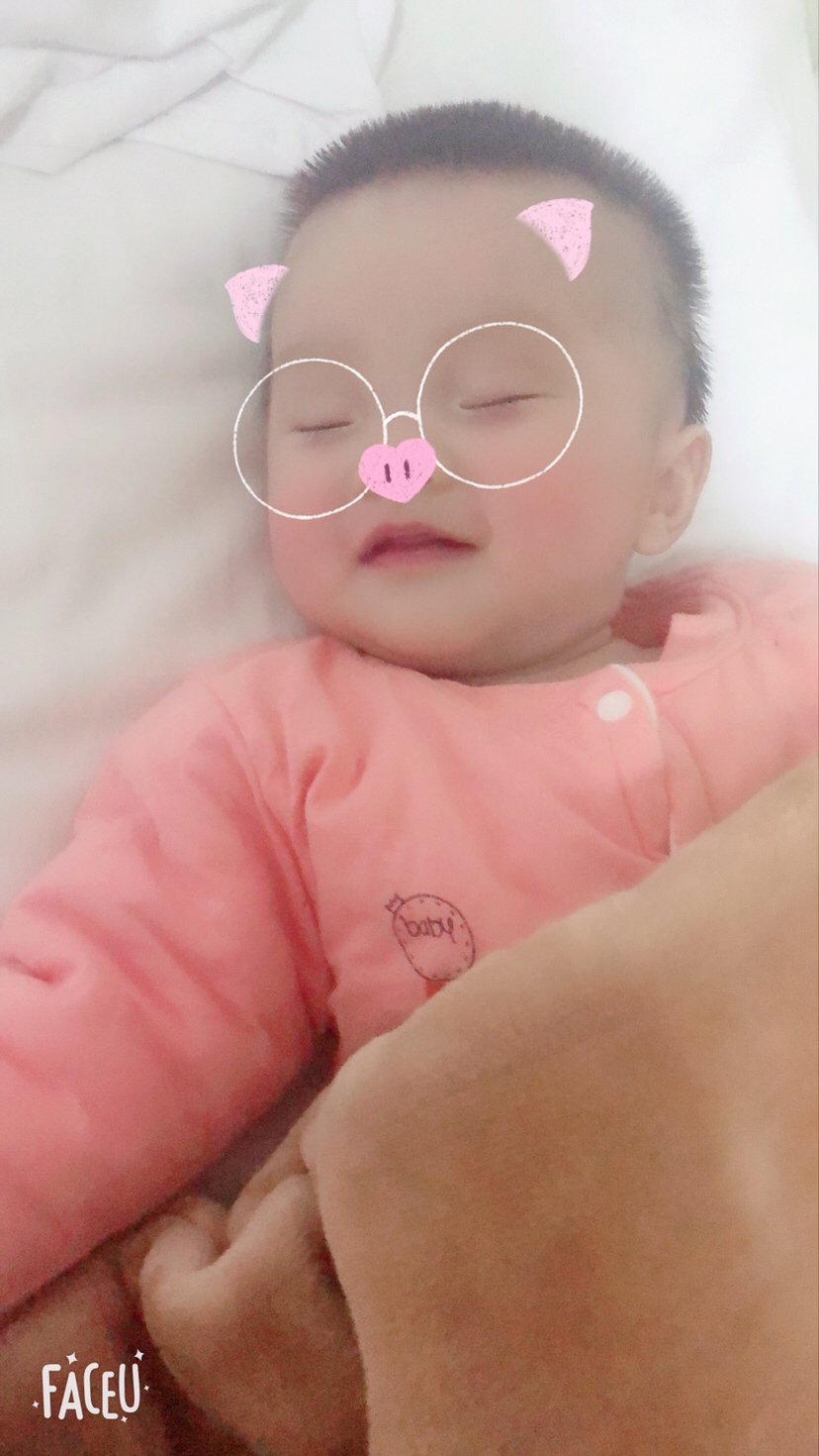 从出生一直喝飞鹤星飞帆，现在五个多月了闺蜜说羊奶粉好吸收，想给宝宝换佳贝艾特悦白，有宝妈给宝宝喝这款羊奶吗？