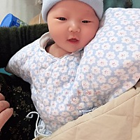 刚出生第一天拍的，是不是有点胖呢，哈哈，可爱