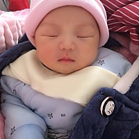 回顾一下整个孕期，基本上没有孕吐，只吐过两三次，胎动在左边，妊娠线很长，一直延伸到胸口，没有妊娠...