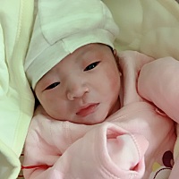 超快顺产～痛了4个小时就生了～第一胎～有侧切，女宝宝～哈哈哈，怀孕没忌口，还上班面对电脑，庆幸宝宝...