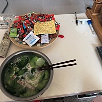 每天都拿洗菜盆大小的盆吃饭，就 为了娃的奶水……自己都觉得自己可怕……排骨汤面，猪蹄汤面，牛尾汤面...