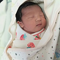 原本预计2月14日上午十一点剖，但计划赶不上变化，由于羊水过少提前一天剖宫产，宝宝出生，大年初九下午...