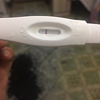 亲们帮我看看是不是有了，另外一条特别淡，我是今天下午测的