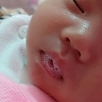 宝宝这几天老是吐泡沫，是怎么回事呢