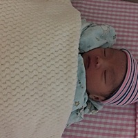 38+3做梦肚子疼做梦在生孩子，醒来肚子真实在疼、翻来覆去疼了半个小时，起来上厕所有点红血丝、就赶紧...