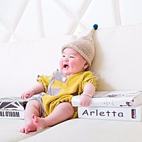 珩宝三个半月了呢，百天的样子简直和妈妈小时候一模一样～一个人带你虽然是很辛苦，但是看到你可爱的模...