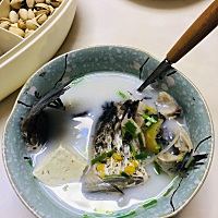 怀孕八周啦，除了感觉有点疲乏其他一切都很正常，老公每天照顾的无微不至，以前我俩一个月都在家做不了...