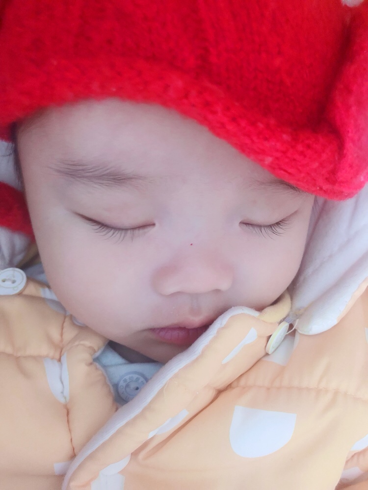 眼睛成功遗传了你的老汉，为什么不像你妈咪的大眼睛呢？😢😢😢😢😢😢😢😢😢😢😢