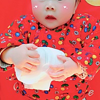 [爱心] 俺家小宝儿    是不是太瘦啦 这小腰细的   M码尿裤穿了8个多月了 粘扣还是扣在最里面的[害羞] 小...