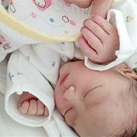 3月1日上午10点26分顺产女宝一枚，七斤正。提前一天预产期出生，23晚上8点多肚子疼阵痛 去医院 没见红 2...