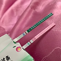 今天姨妈推迟第二天，每天早上醒来都有姨妈感，每当这个时候就觉得去厕所会看到姨妈来，然而去厕所并没...