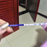 怀孕5周 2天，强阳了。偶尔有腹痛，无出血。彩超没有检查出孕囊。怎么排除宫外孕呢？不想抽血