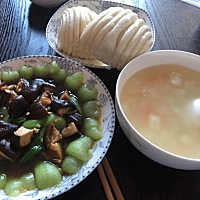 月子进入最后一周，简单分享一下我的月子餐，感觉月子餐还是很主要的，对产后恢复很有帮助。第一周...
