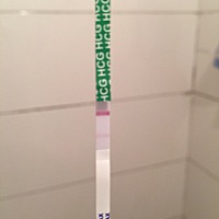 有经验的准妈咪帮忙看一下这杠一条很深一条很浅是怎么回事？是否怀孕在线等亲们的回答