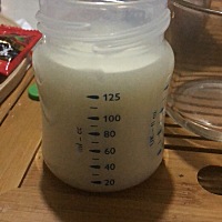 没想到我的奶水增长的这么快，我今天就吃了清汤挂面和面包……可惜医生让我停止哺乳四天，这些奶只能做...