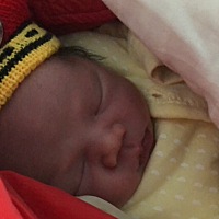 顺产的那个阵痛😱ི  生下来的那一刻实在是太舒服了 缝针的时候也痛 所幸我们都平安 五斤八两的 爸爸...