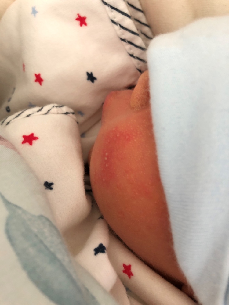 宝宝19天，这2天总是睡不沉，吸了奶睡10分钟左右又醒了又找吃的，是什么原因啊？