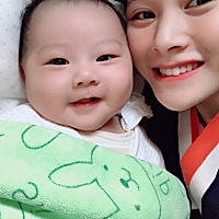 哈哈我们两个半月啦，母乳还是不够啊。有什么办法啊