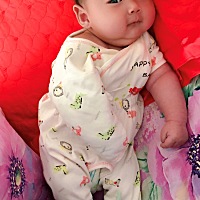 宝妈们我想问一下，我家宝宝两个月零七天，每隔三小时吃一次奶，有时吃八九十毫升，有时一次性能吃100毫...