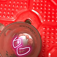 今晚发现奶粉冲了后底部有透明的沉淀物，是奶粉变质了还是买的假奶粉？好恐怖，喝的是爱达力的奶粉，会...