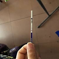 末次月经2月5号  这个月推迟了一天  早上用试纸测了一下  是怀孕了吗？