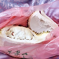 有没有和我一样坐月子吃榴莲的，我家里人都无法理解，天天想吃肉和蔬菜水果就是不想喝汤😄😄宝...