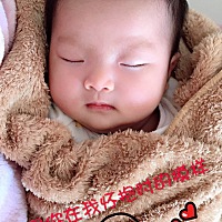 还是妈妈的怀抱舒服？😂😂😂