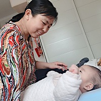 今天三八节给婆婆换了个新手机婆婆高兴的不得了，她之前的手机可以说是被她物尽其用了吧，手机不贵...
