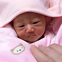 出生第俩天，刚洗完澡，护士们这要长大了祸害多少小女孩😄