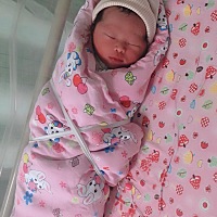 经历了5个小时的疼痛，顺产一位小乔治，6斤6两，幸运缝了2针！母子平安