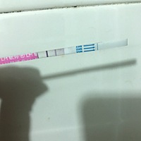 这是今天测的！月经过后第七天！是排卵吗