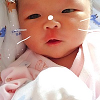 急急急，妹妹昨晚不怎么睡，睡着了哼哼唧唧的，抱着也哭，放在床上也哭，担心死我了，一整夜没好好睡过...