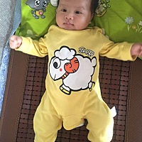 【如何正确穿戴纸尿裤以及注意事项】 第一次写这么详细的帖子，希望对新手妈妈有用处。 1、 取出新的纸...