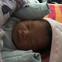 睡着的时候很可爱😊  半夜醒了有种想扔垃圾桶的冲动