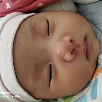 有没有宝妈的宝宝睡着的时候经常哭醒？我家宝宝现在就是这样，睡觉还老喜欢往一边偏，现在脸一边大一边小