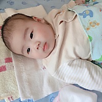 每天八九点就被他奶奶哄睡了我都没时间玩了😭